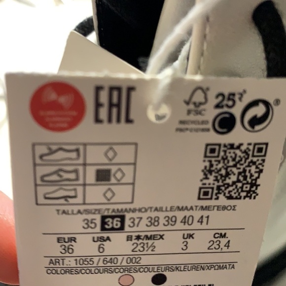 NWT. Pull&Bear White Ankle Boots with Chunky Sole. Size 6. - Picture 8 of 8